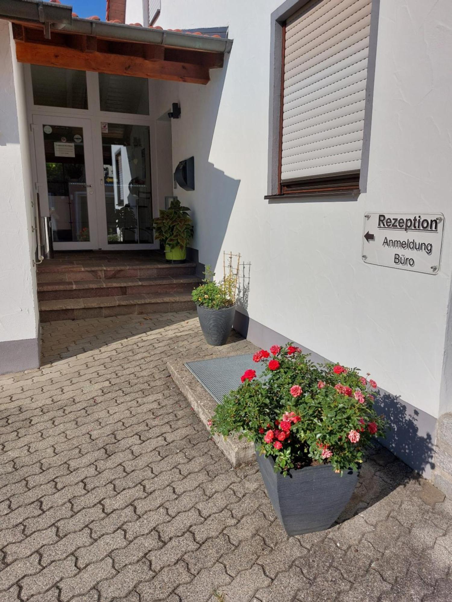 Pension Am Kirchberg Wehringen Esterno foto