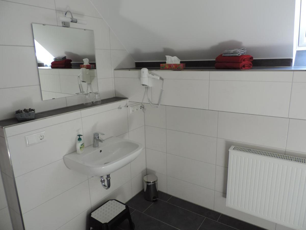 Pension Am Kirchberg Wehringen Esterno foto